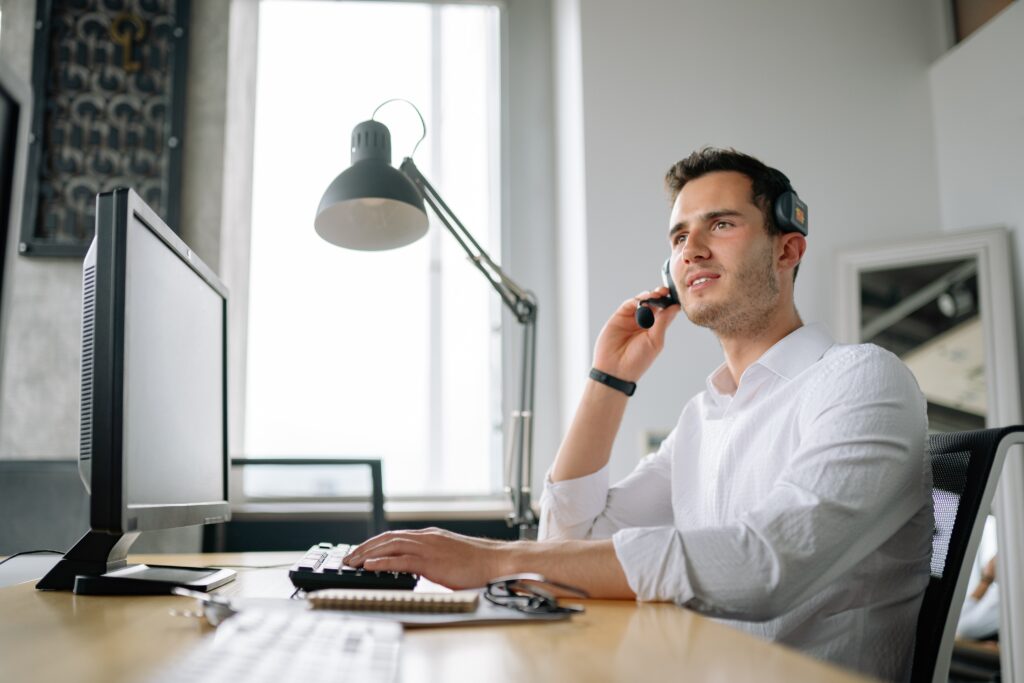 easiest freelance jobs customer service